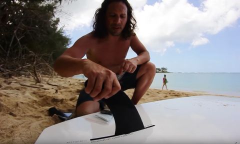 Learn how to properly place the fin on your stand up paddle board. 