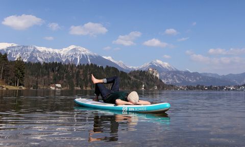 World’s First Self-Inflating Electric Standup Paddleboard