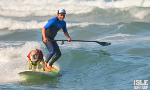 Mark and Dozer surfing. | Photo: Isle Surf & SUP