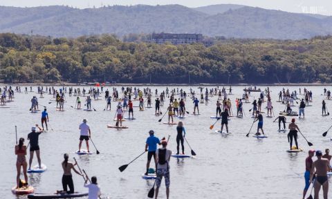 Paddlers head to the waters in Vladivostok, Russia to set SUP parade world record | Photo courtesy: Iakov Ulkin