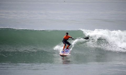Jonas Letieri SUP surfing in California. 