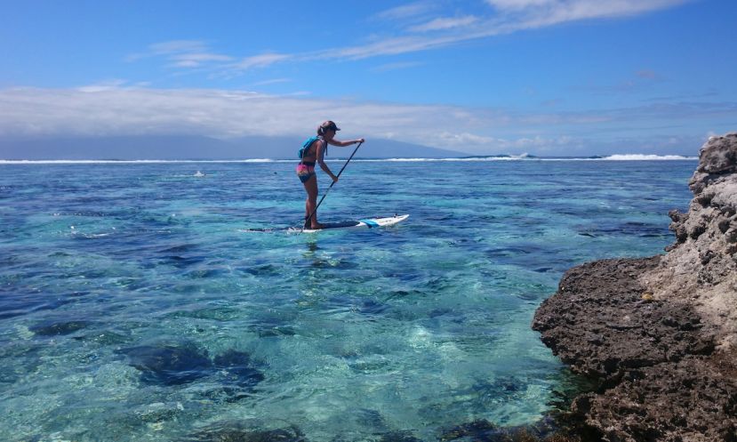 Roberta Borsari paddles along the coast of Moora. | Photo: Faarea Wilfred