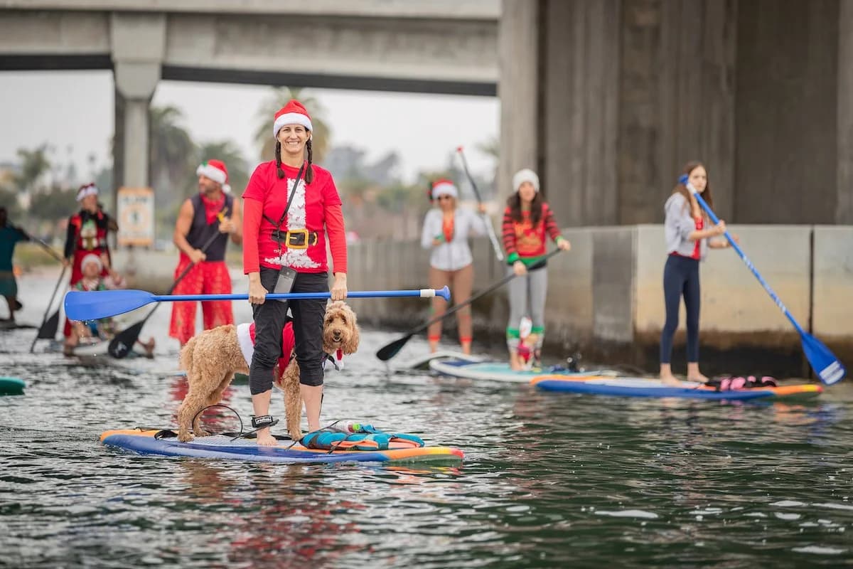 Foto de James Kao, SUP Pups Holiday Paddle 2020