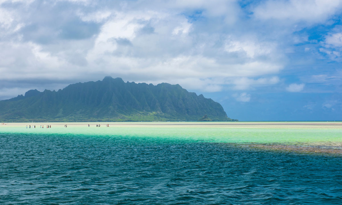 paddle boarding coconut island kaneohe oahu hawaii sandbar