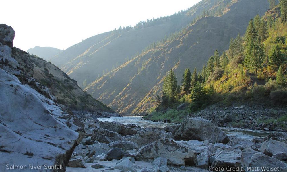 paddle boarding central idaho salmon rIver sunfall