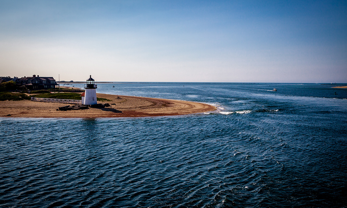 paddleboarding nantucket brant point lighthouse