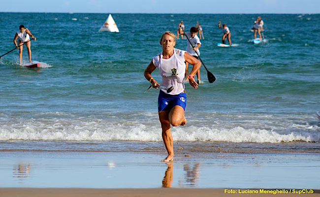 angela-jackson-wins-gold-day-1-alagos-2014-sup-world-series