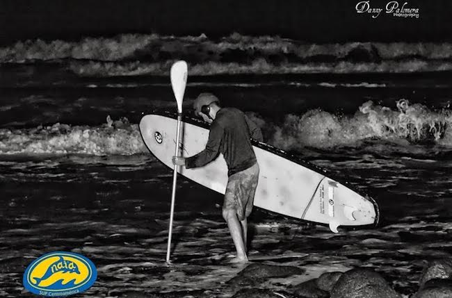 night-paddles-in-el-salvador2