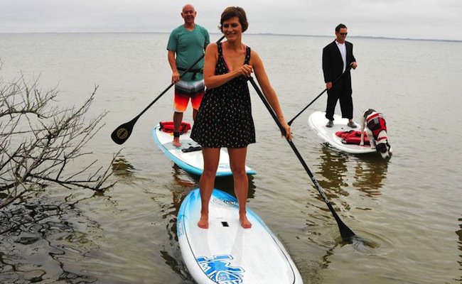 couple-gets-married-on-paddle-boards