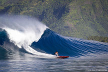 _BenThouardSeaCo_Raimana_Van_Bastolaer_scoring_a_cyclone_swell_on_an_outer_tahitian_secret_reef_Tahiti_2012