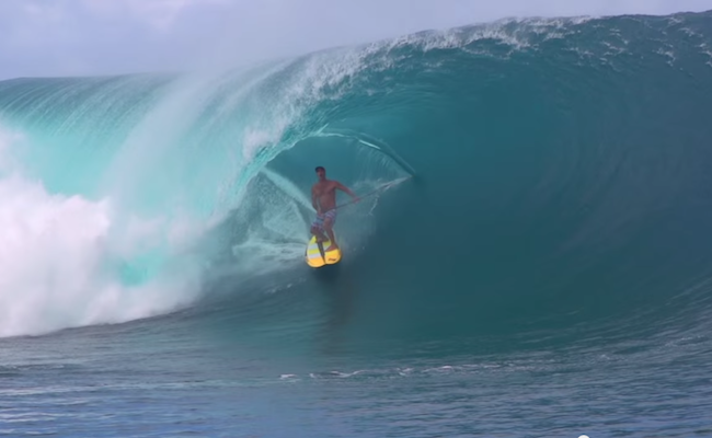 facing-waves-tahiti-ben-thouard