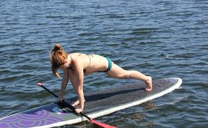 Stand_up_paddle_yoga_-_SUP_Connect_-_High_Lunge_-_3