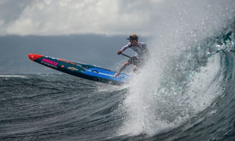 Connor Baxter racing in the waves. | Photo Courtesy: APP World Tour