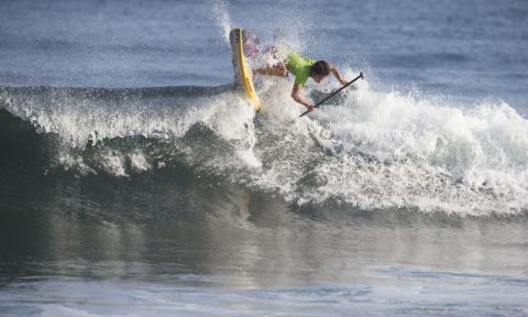 Riki Horikoshi from Team Japan cracks the lip at full speed. Horikoshi surfed in today’s Repechage Rounds but will not to advance to tomorrow’s final. | Photo: ISA/Brian Bielmann