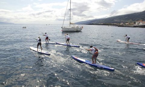 For the second consecutive year stand up paddle athletes crossed the channel between the islands of Pico and São Jorge.