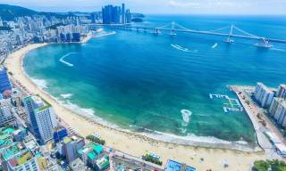 Aerial view of Gwangalli Beach in Suyeong district. | Photo: Shutterstock