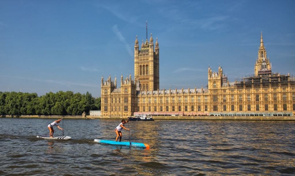 Yuka Sato leading the way on the Thames. | Photo Courtesy: APP World Tour