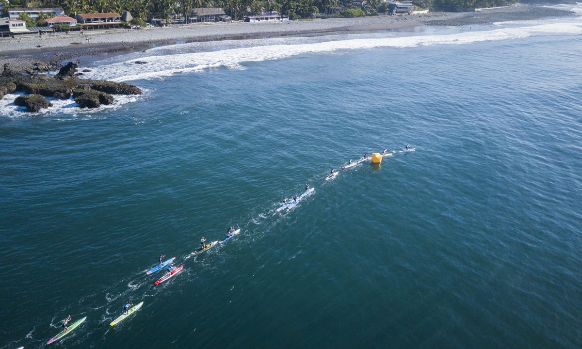 The Women’s SUP Race follows the pristine coast of El Salvador. | Photo ISA / Ben Reed