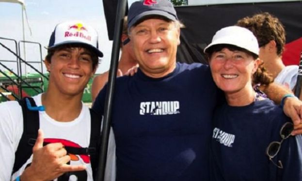 Standup Journal co-publishers Clay & Joyce with Kai Lenny, 2011 Rainbow Sandals Gerry Lopez Battle of the Paddle. | Photo: Harry Wiewel