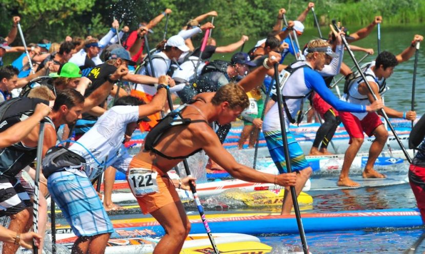 The start of the race was jam-packed with racers, all trying to get the lead. | Photo: Ernstfried Prade