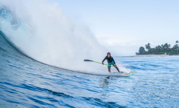 Zane Saenz surfing Sunset Beach. | Photo: Thiago Okazuka