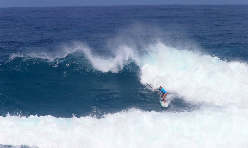 Izzi charging at the 2015 Sunset Beach Pro. | Photo: Brian Bielmann