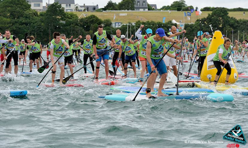 Traffic jam rounding the buoy. | Photo: Francois Van Malleghem