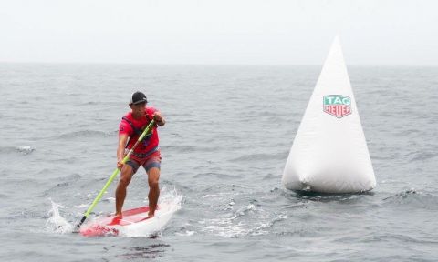 Kenny Kaneko on his way to the win at the 2016 Hong Kong SUP Championships. | Photo via: Kenny Kaneko