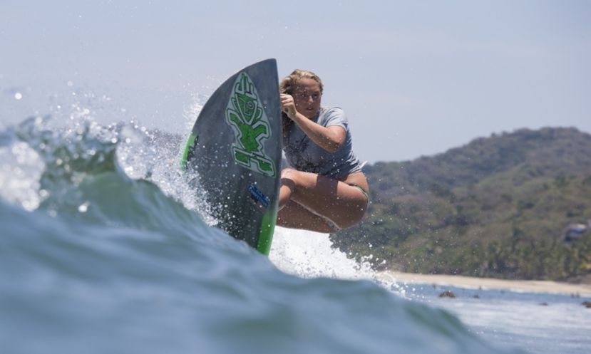 15 year-old Izzi Gomez took home the Gold Medal in Women&#039;s SUP Surfing at the 2015 ISA SUP Championships. | Photo: ISA/ Bielmann