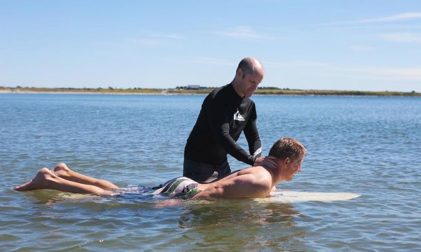 Dr. Marc Adams teaching a patient. | Photo: Alexandra Cordts